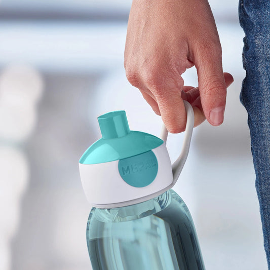 Adult hand holding a mepal campus water bottle but the attached handle